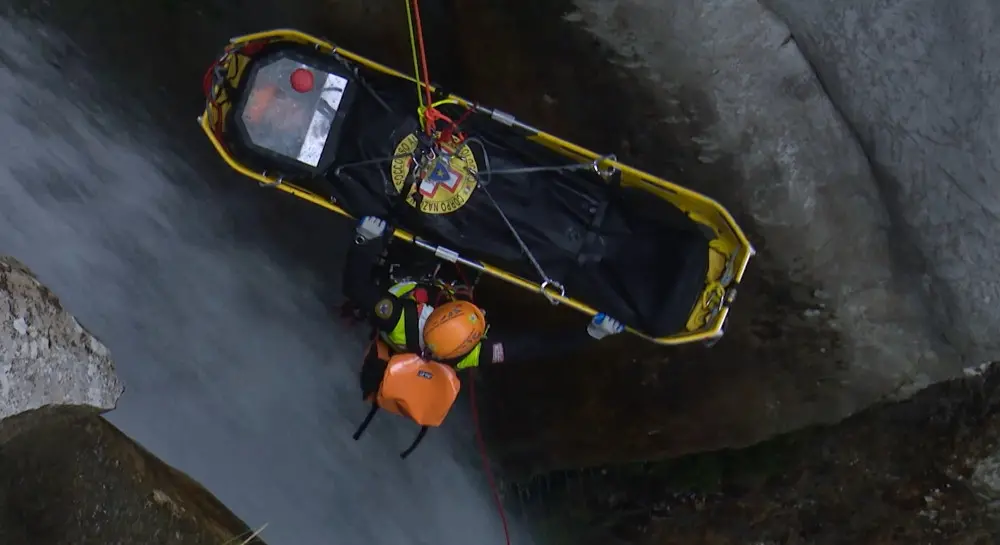Il video di auguri del Soccorso alpino: “Ci siamo sempre per salvare persone in difficoltà”