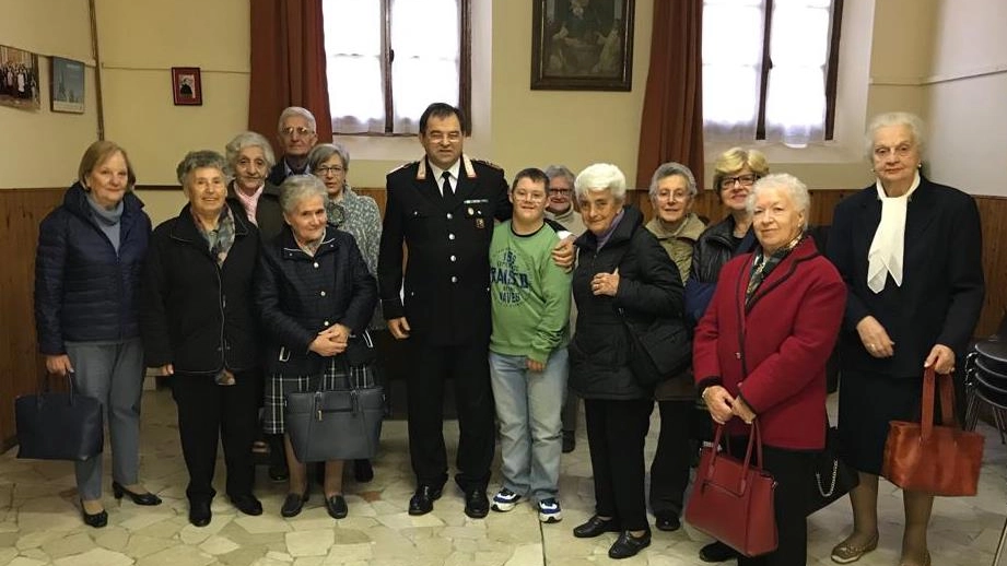 I carabinieri hanno tenuto domenica a Mortara un incontro sulla prevenzione delle truffe