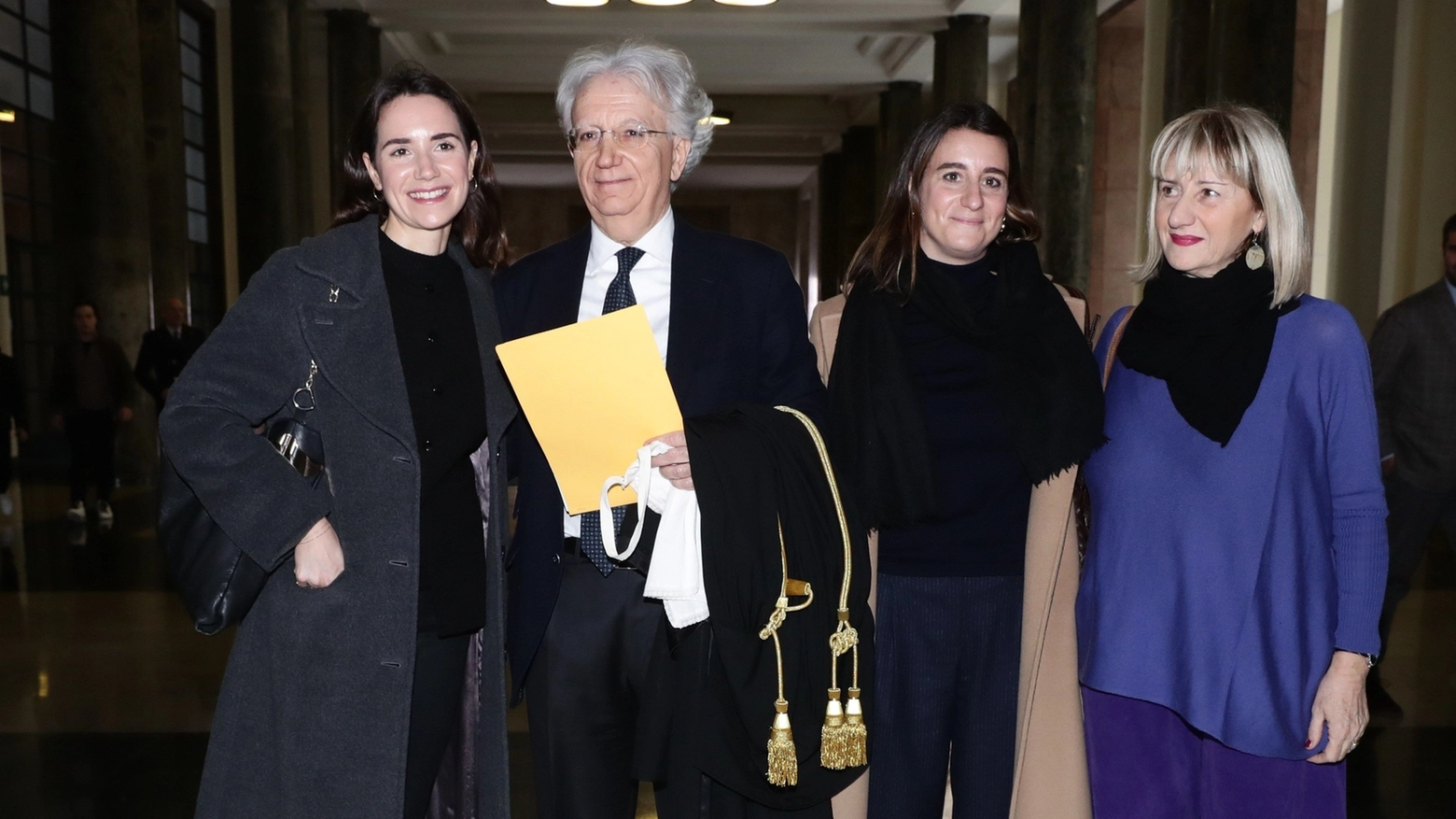Fabio Roia con le figlie Alessia e Federica e la moglie Adriana Cassano Cicuto