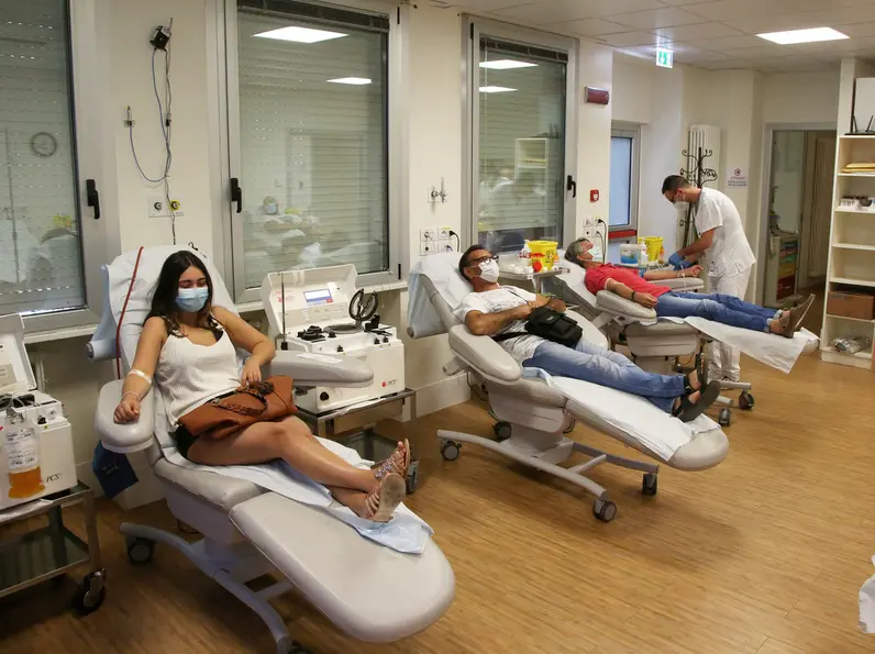 Sangue, donatori anziani e aumento dei costi: tempesta sul sistema trasfusionale lombardo