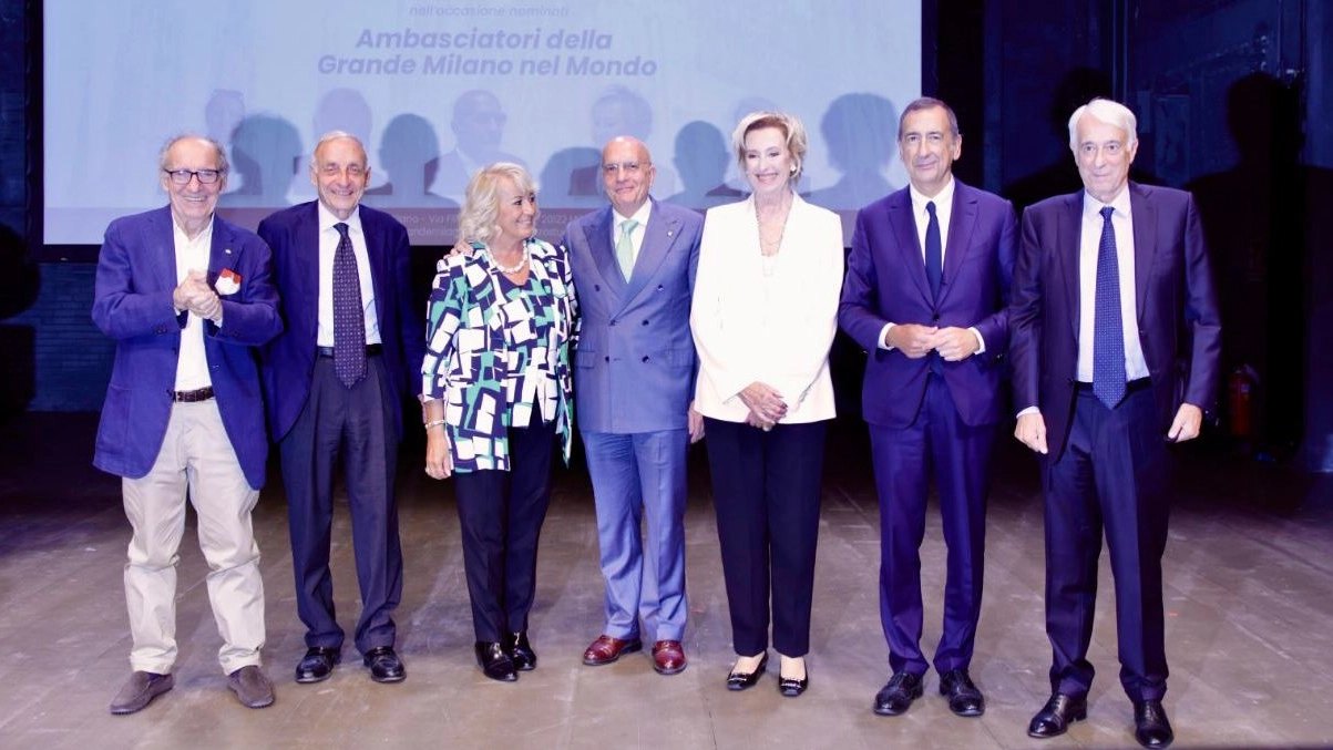 Da sinistra, Paolo Pillitteri, Giampiero Borghini, Daniela Mainini, Gabriele Albertini, Letizia Moratti, Giuseppe Sala e Giuliano Pisapia Da sinistra, Paolo Pillitteri, Giampiero Borghini, Daniela Mainini, Gabriele Albertini, Letizia Moratti, Giuseppe Sala e Giuliano Pisapia