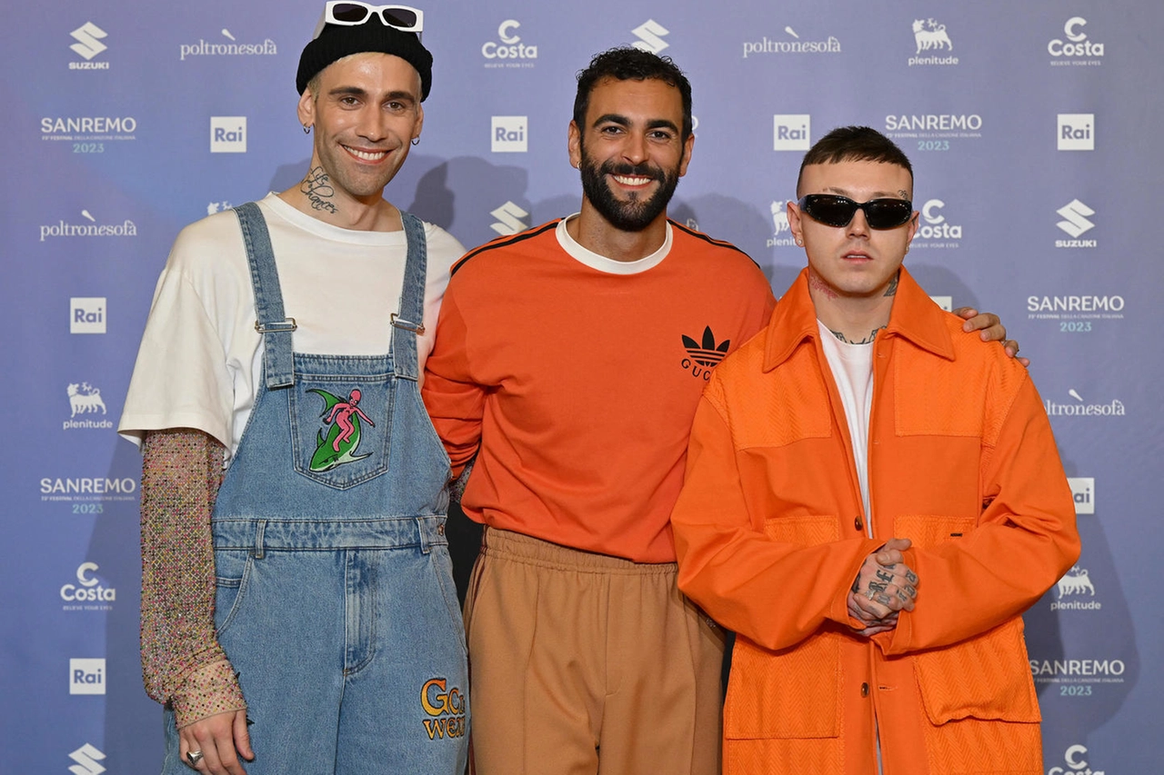 Da sinistra Mr.Rain, Marco Mengoni e Lazza (Ansa)