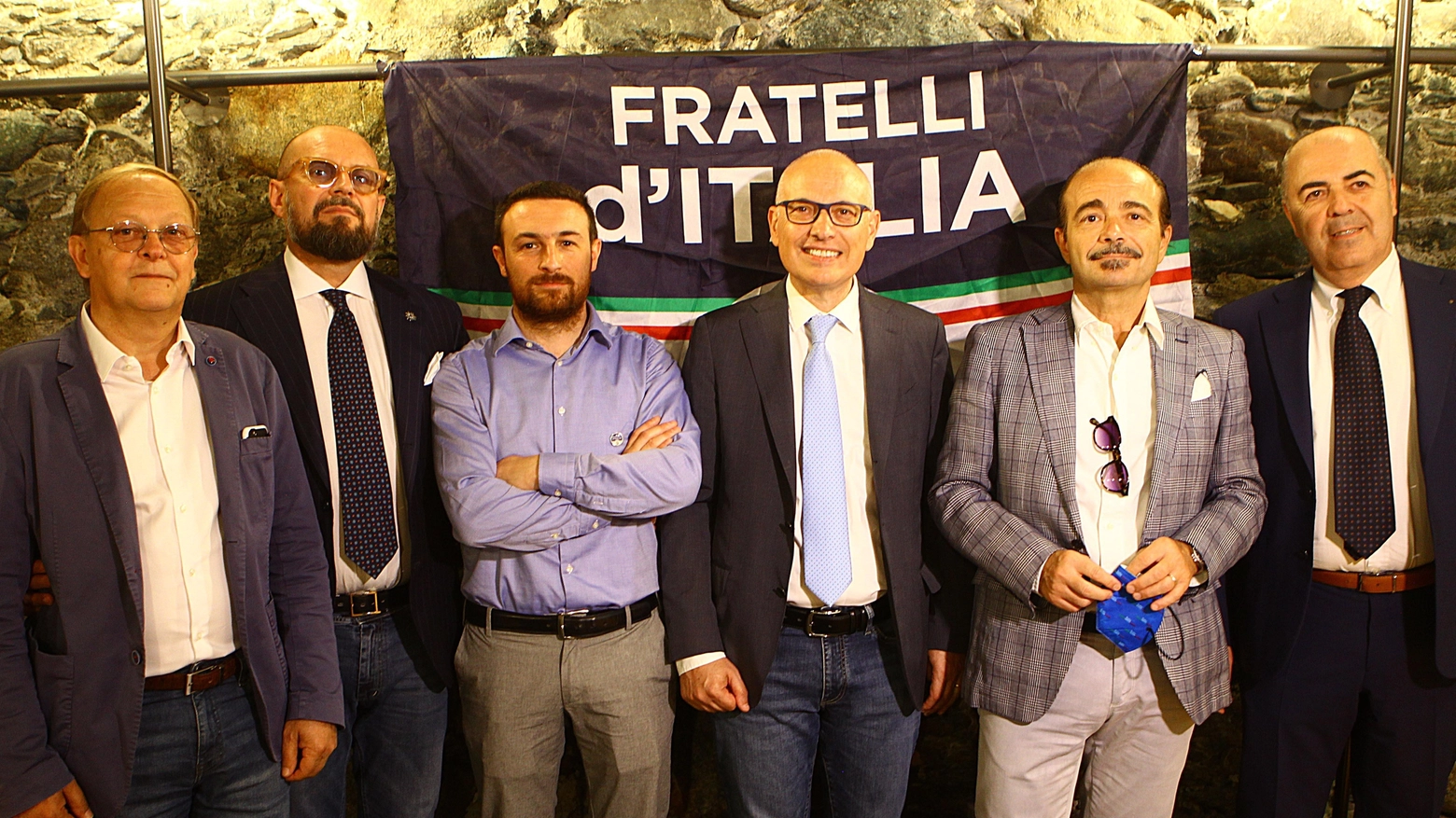 Al centro Jonny Crosio, con i rappresentanti di Fratelli d’Italia