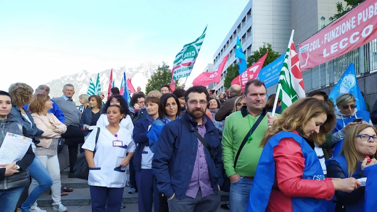 Uno sciopero all'ospedale di Lecco (foto di repertorio)