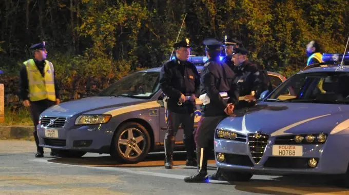 Alla guida sotto l'effetto di alcol e droga: cento automobilisti beccati nel 2016