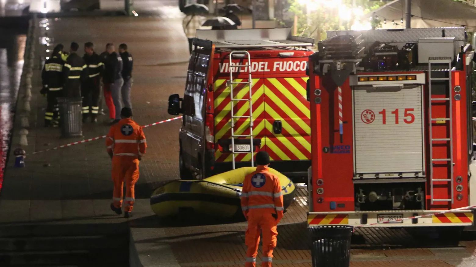 Annega nella Darsena: trovato dai sommozzatori Annega nella Darsena: trovato dai sommozzatori