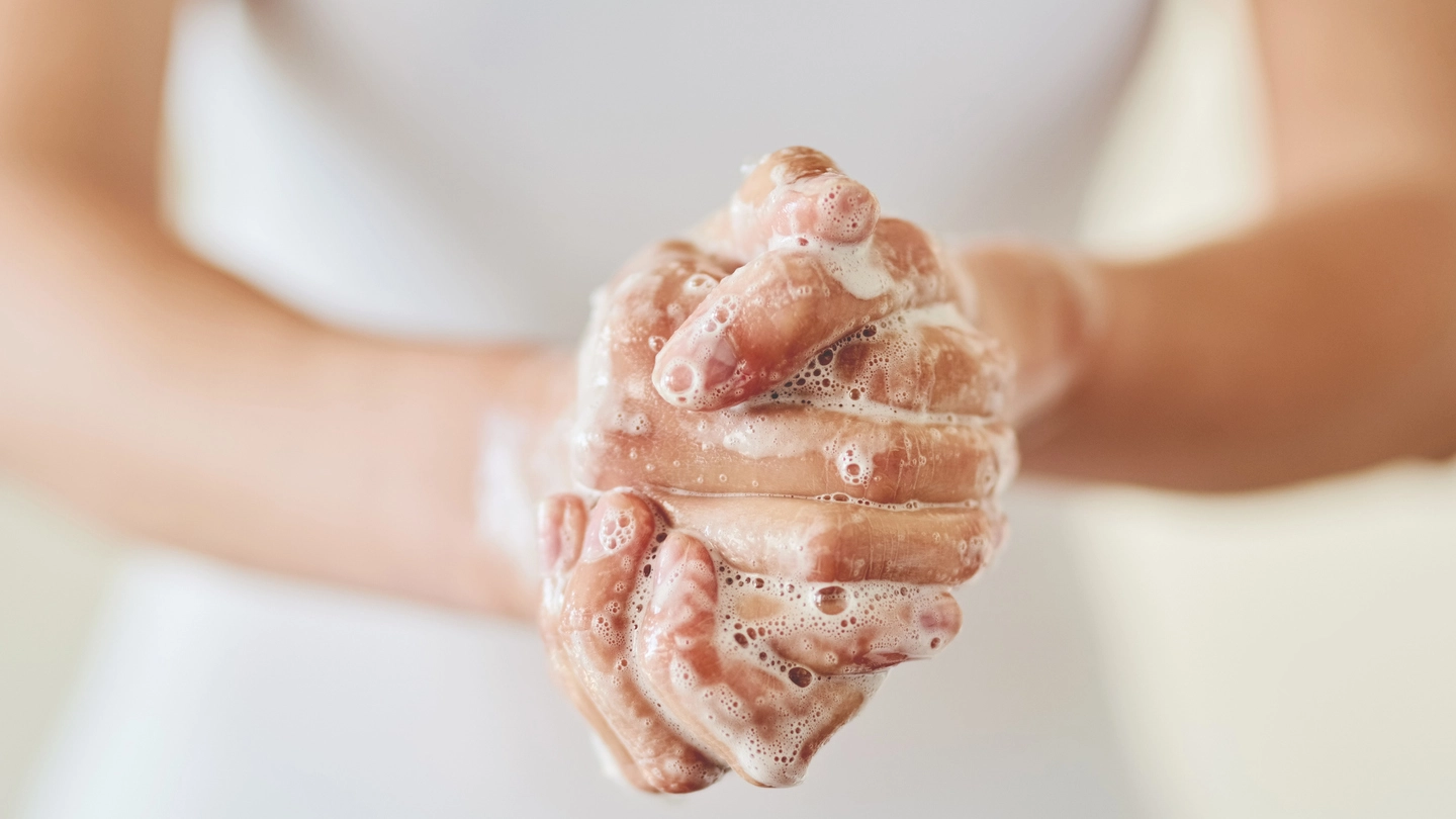 Coronavirus, lavare frequentemente le mani tra le regole per prevenire la diffusione (foto