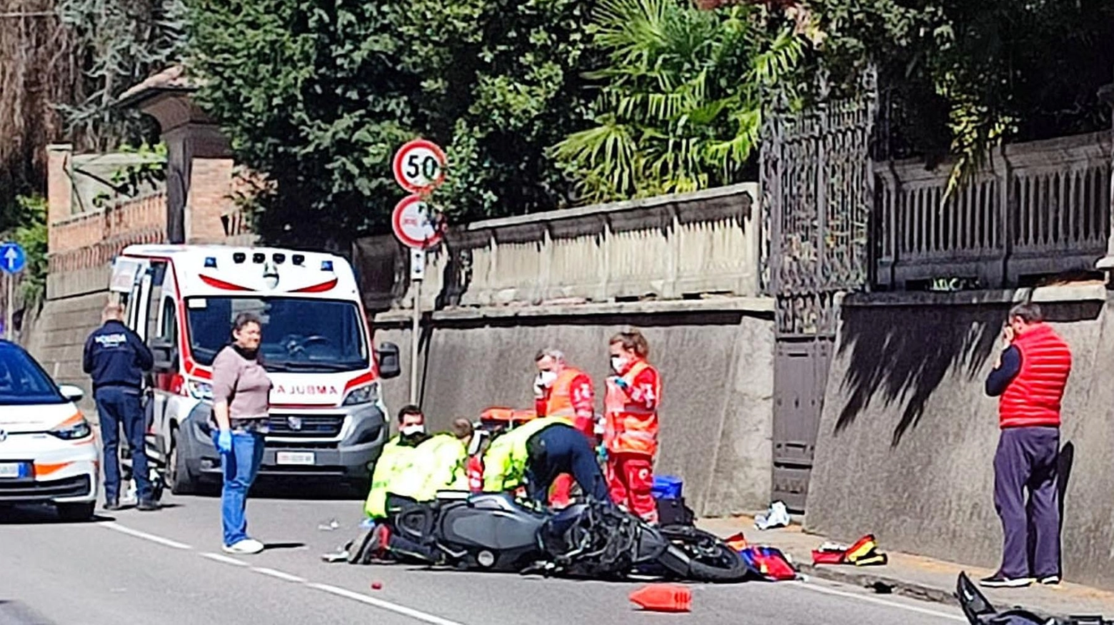 Investito da un’auto Un motociclista è in Rianimazione Investito da un’auto Un motociclista è in Rianimazione