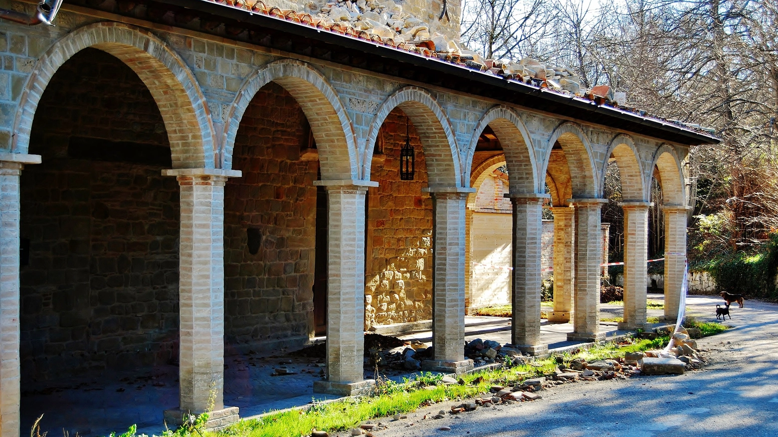 Il convento reso inagibile dal sisma dove sono stati scoperti i videomaker (internet)