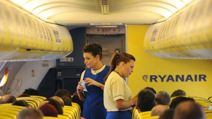 L'interno di un volo Ryanair