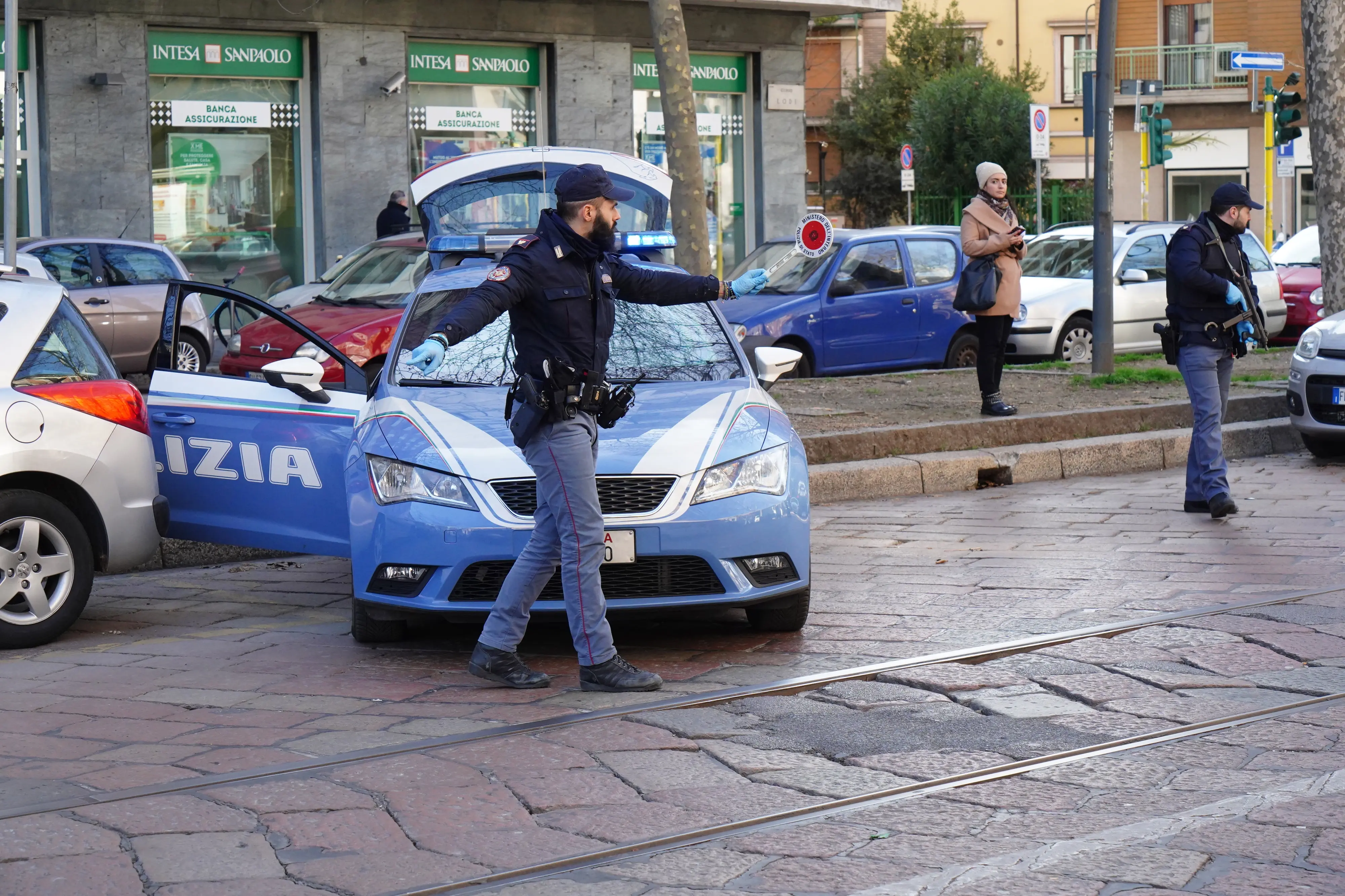 Milano, latitante della 'ndrangheta arrestato dopo 7 mesi mentre si affaccia al balcone