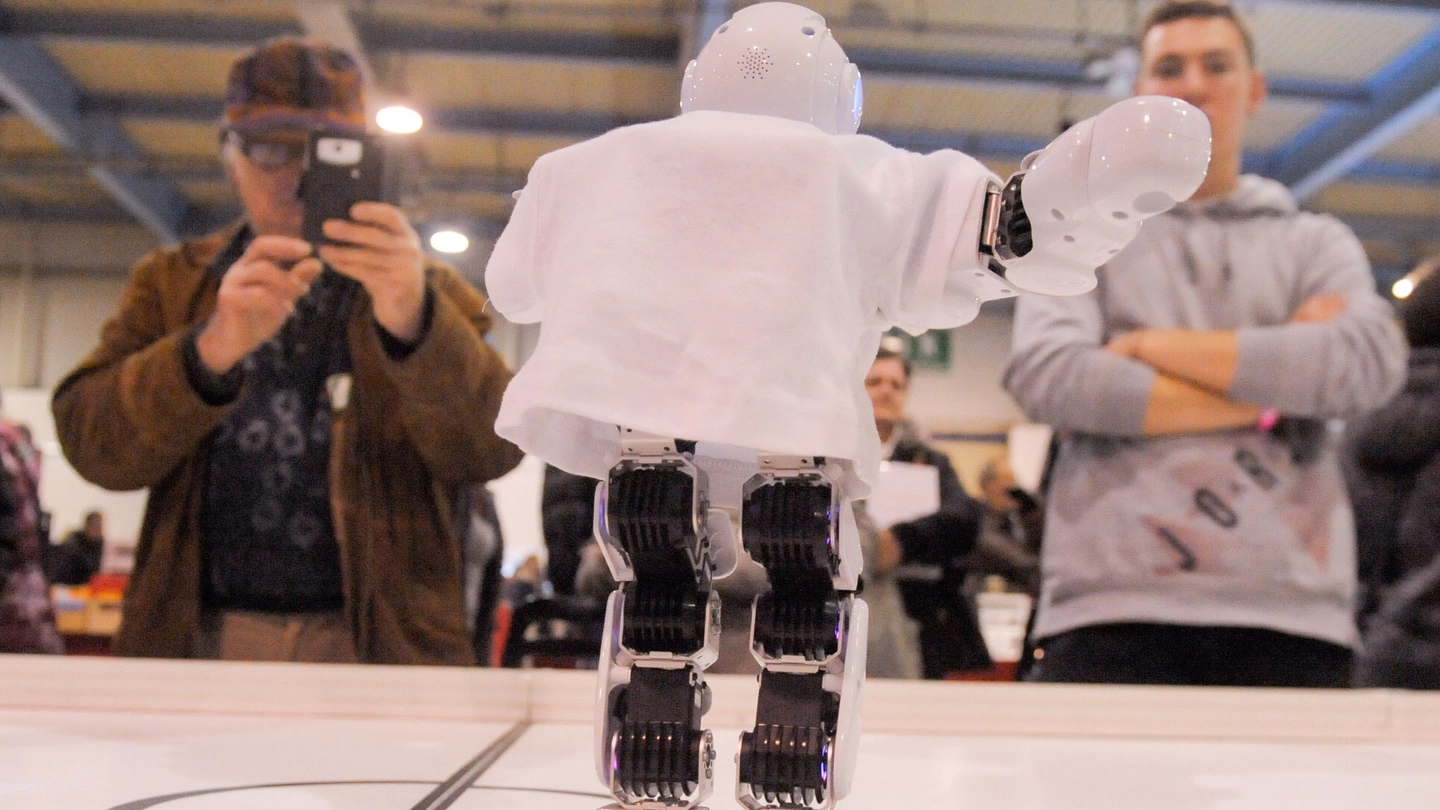 Uno dei robot assemblati dagli studenti in gara all’evento di MalpensaFiere