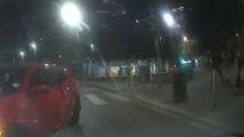 Le tre ragazze pedinate all’alba. Il tassista si ferma e le fa salire: "Era pericoloso, dovevo aiutarle" Le tre ragazze pedinate all’alba. Il tassista si ferma e le fa salire: "Era pericoloso, dovevo aiutarle"