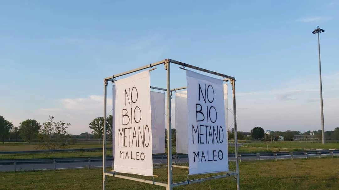 Uno degli striscioni di protesta