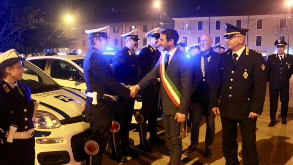 Il sindaco Giacomo Ghilardi incontra gli agenti di polizia locale prima del servizio Smart