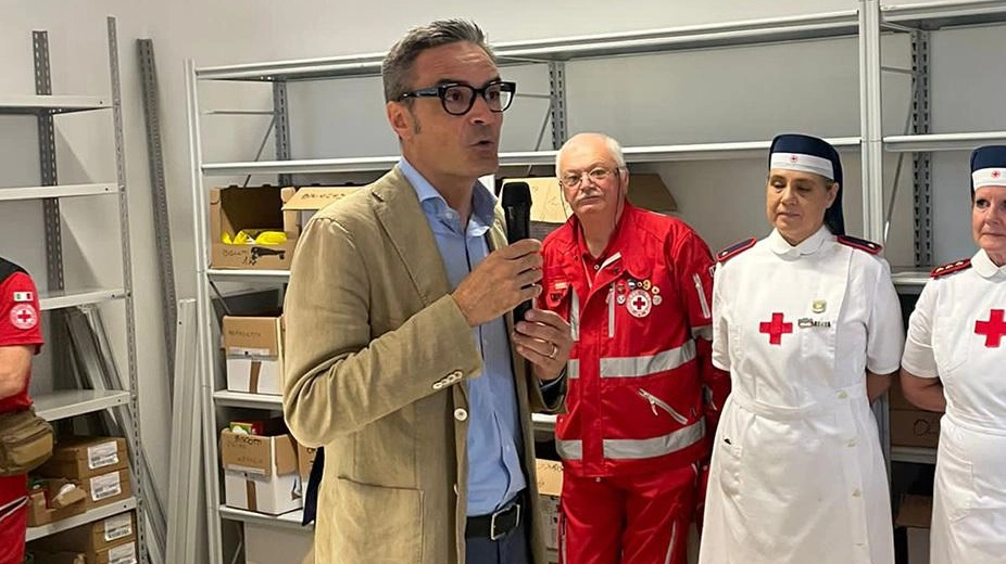Croce Rossa dà una mano Aperto il Centro aiuti Croce Rossa dà una mano Aperto il Centro aiuti