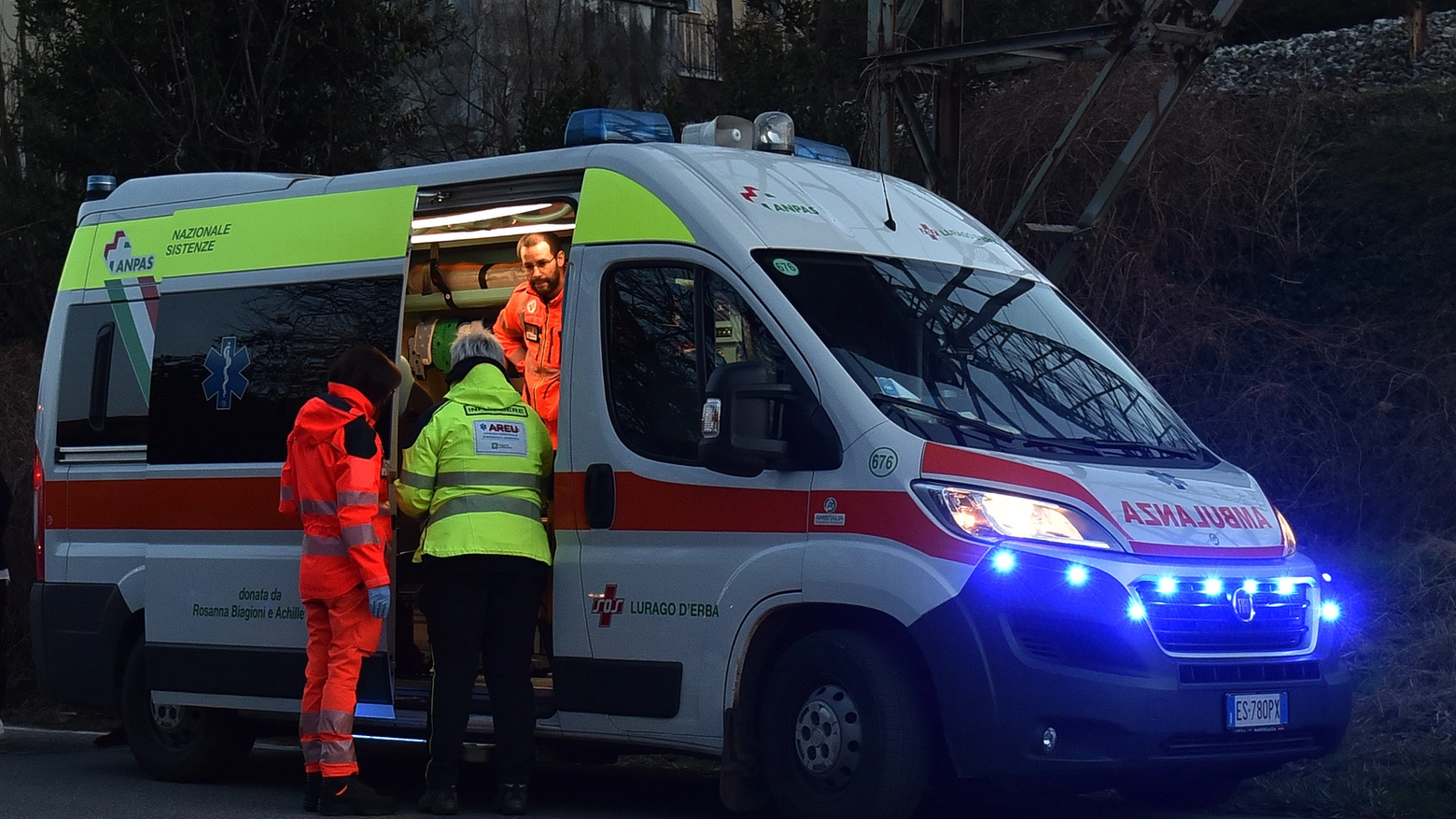 Ambulanza in azione in una foto di repertorio (Cusa)