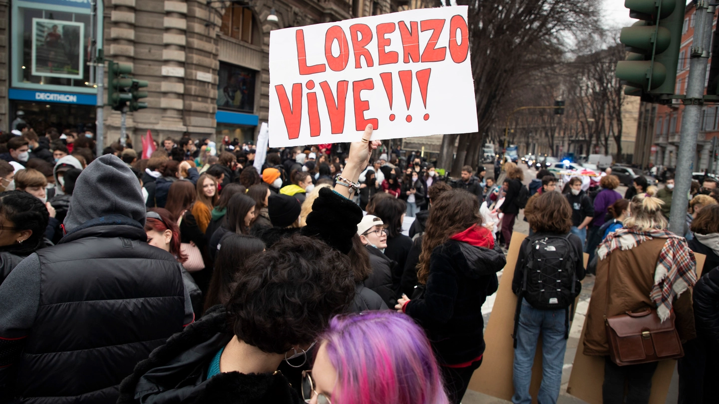 Il corteo degli studenti a Milano