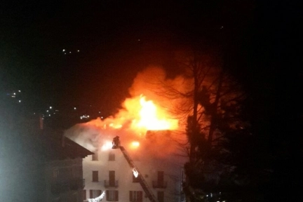 L'incendio divampato in centro a Chiesa Valmalenco