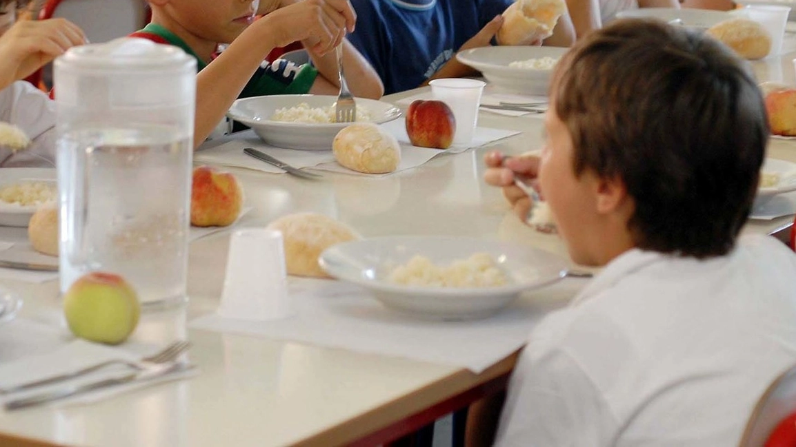 Le famiglie vogliono scongiurare un aumento del prezzo del pasto a scuola