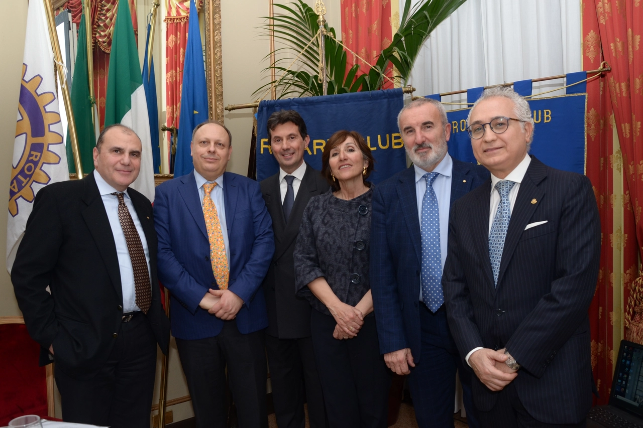 I presidenti dei Rotary, il direttore de Il Giorno Sandro Neri e la pm Tiziana Siciliano