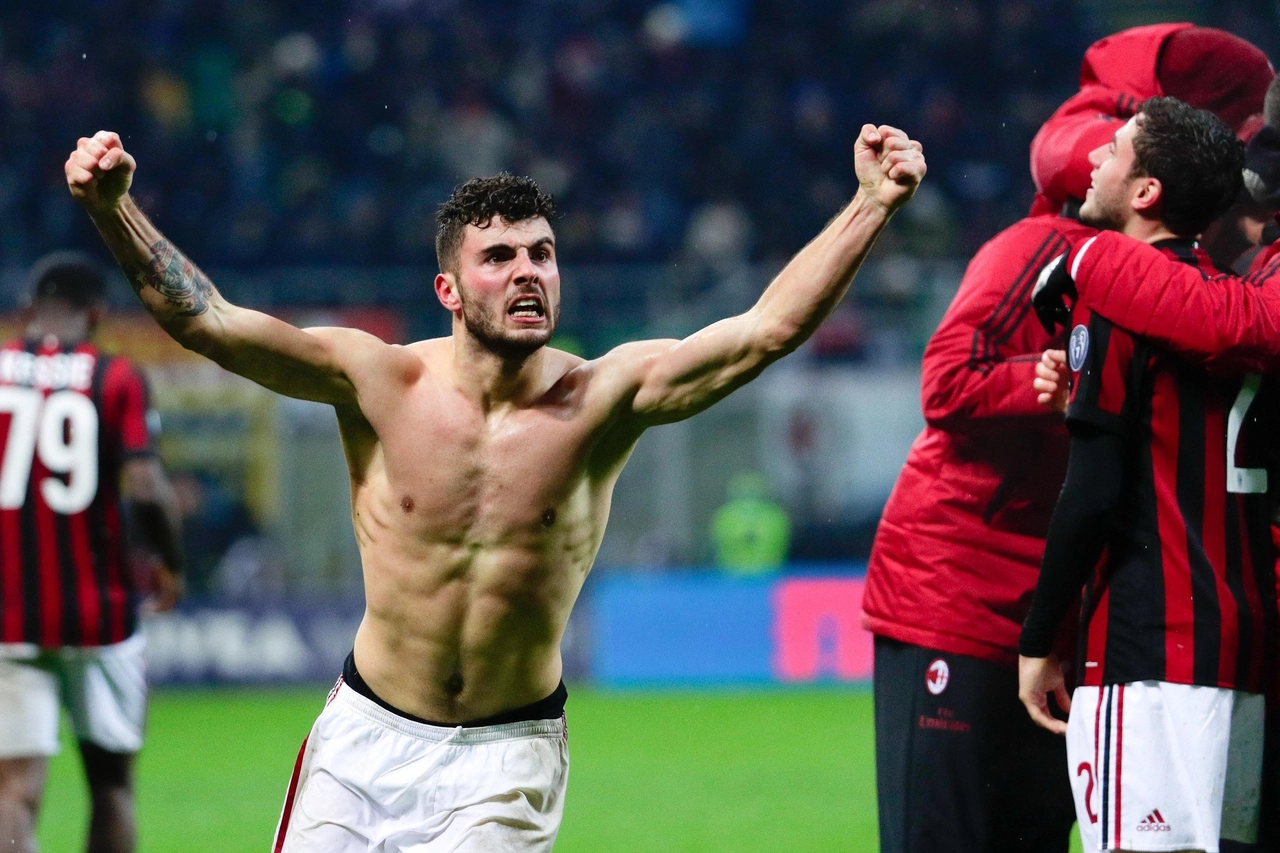 Cutrone del Milan esulta per il gol