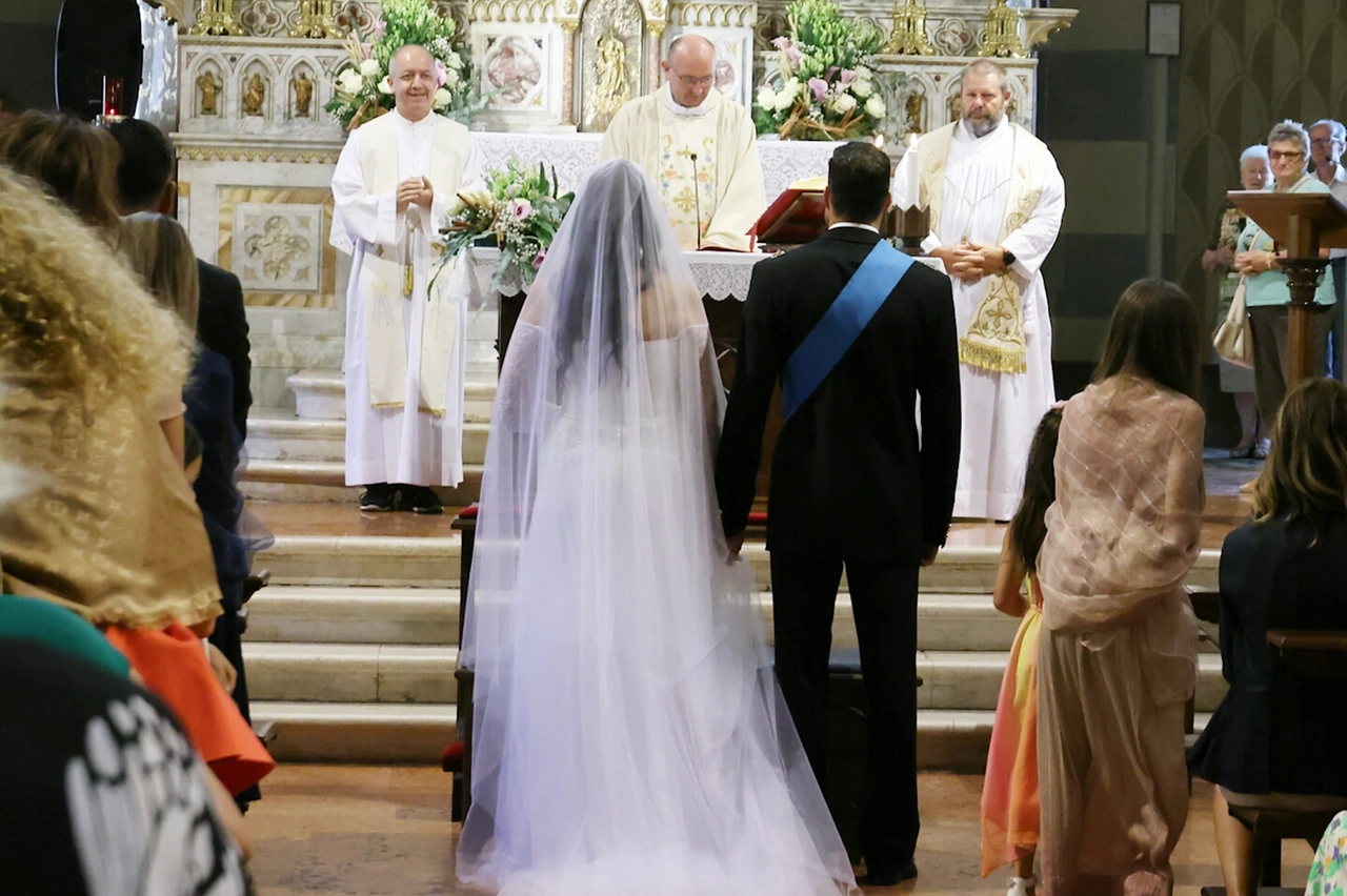 Luisa Corna e Stefano Giovino all'altare
