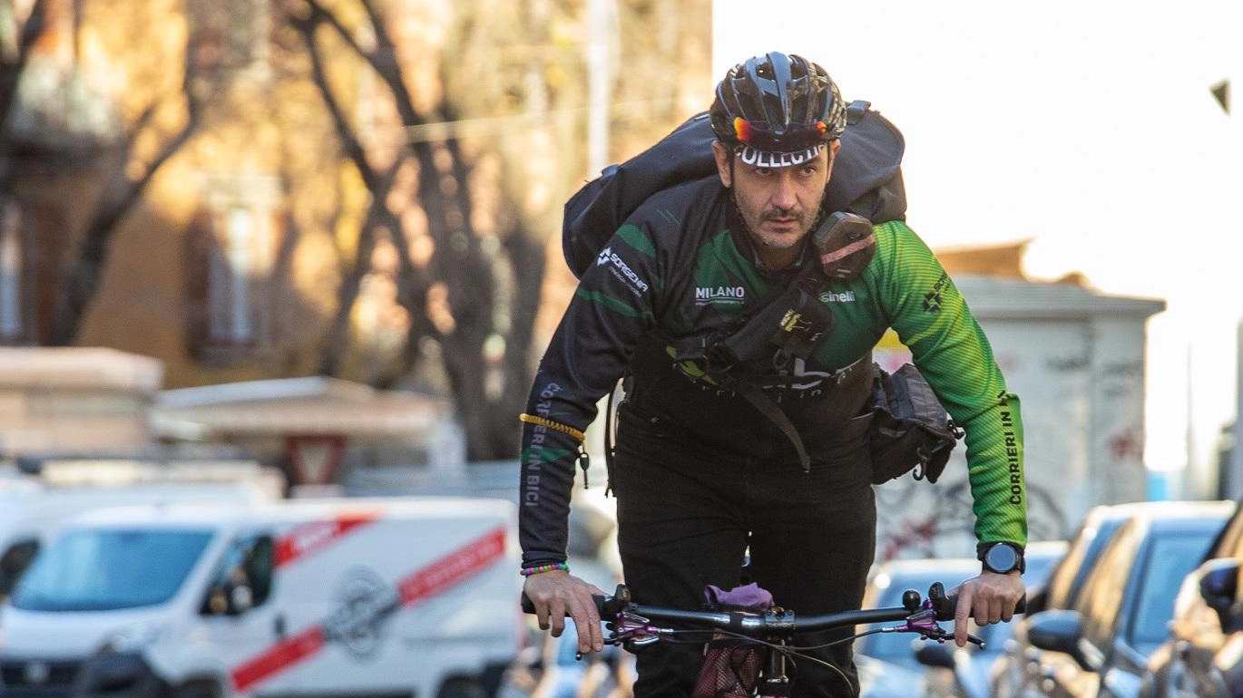 Matteo Castronuovo, 45 anni, operation manager di Urban Bike Messengers,