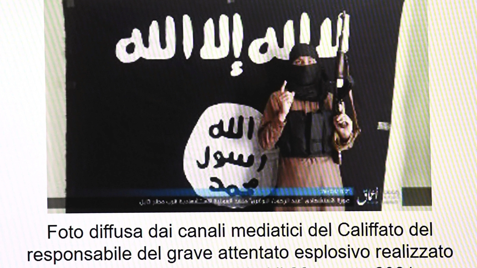 Terrorismo, una delle immagini trovate nel cellulare della 19enne arrestata a Milano