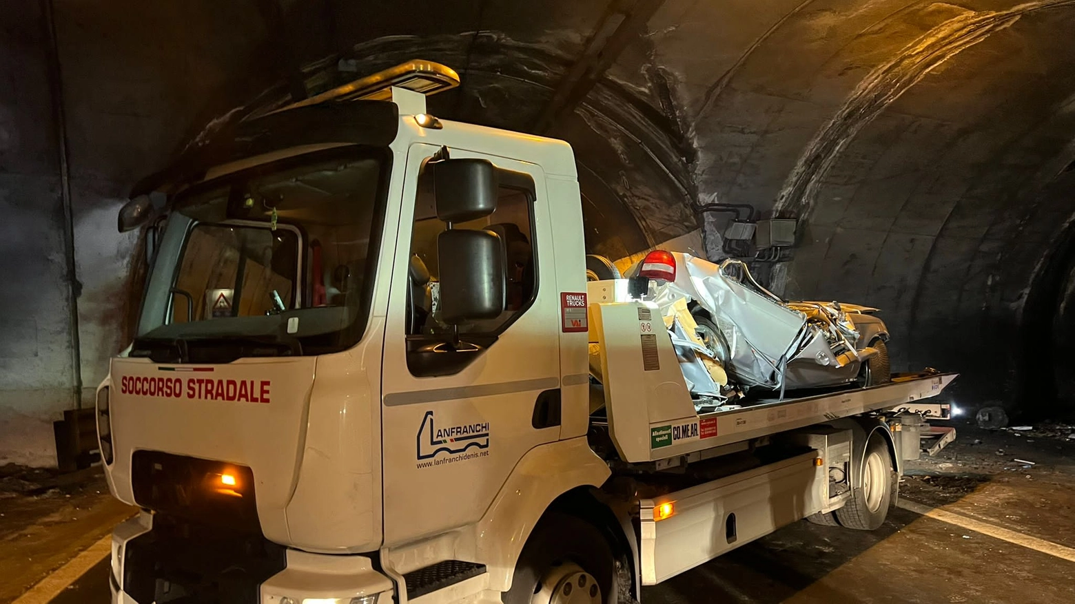 Dopo l'incidente il traffico è rimasto paralizzato per ore