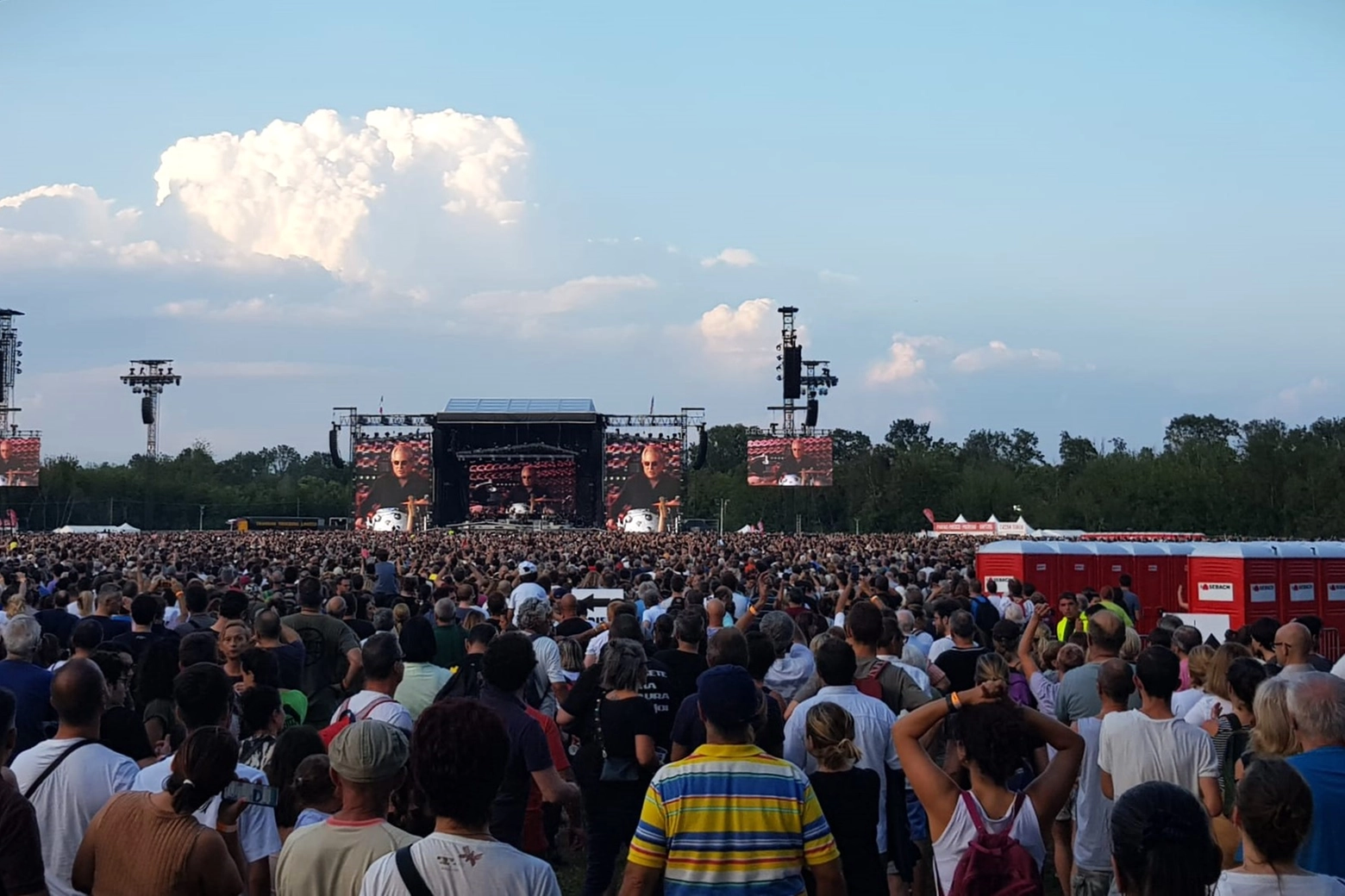 La folla dei fan al concerto di Bruce Springsteen a Monza