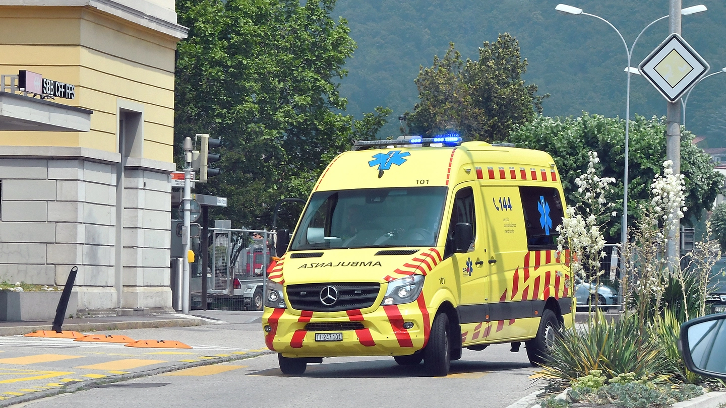 Svizzera, soccorsi in ambulanza Svizzera, soccorsi in ambulanza