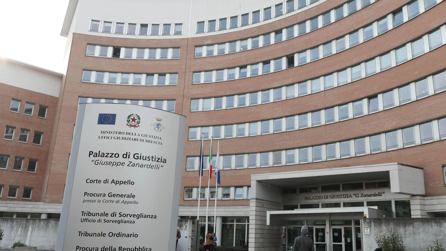 Sprangate per un bimbo sfuggito dalle braccia Sprangate per un bimbo sfuggito dalle braccia