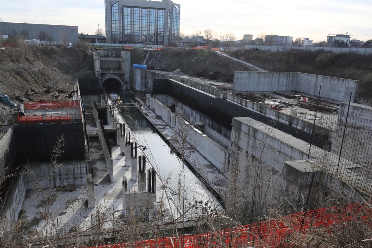 Il cantiere fermo e allagato della metropolitana a Bettola