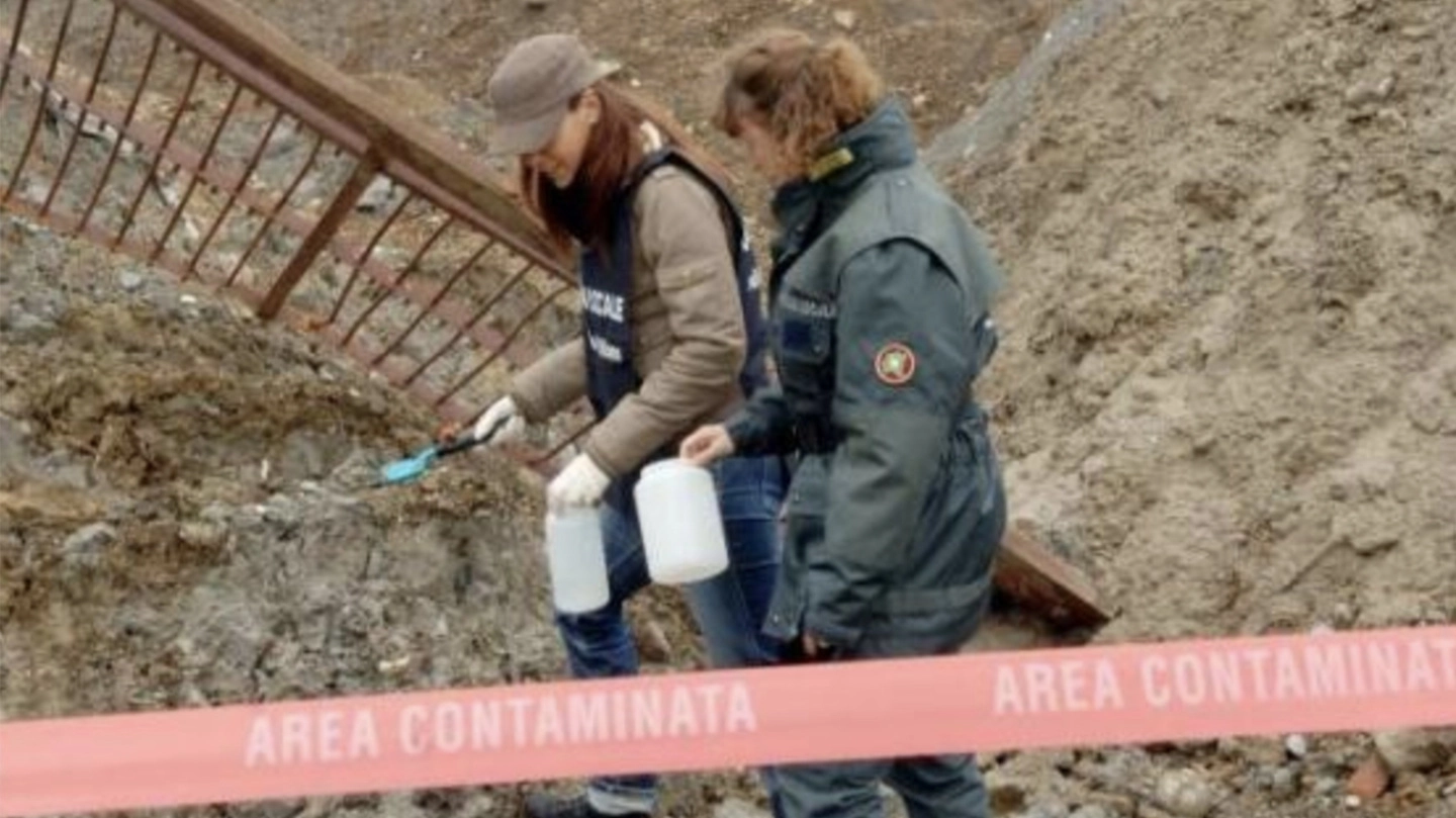 Gli agenti della polizia provinciale avevano scoperto nella cava di via Molinara un traffico di rifiuti pericolosi