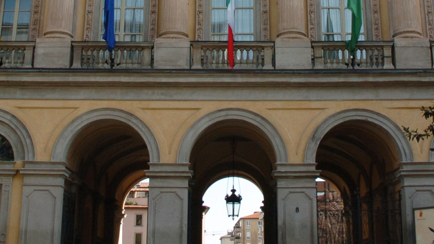 La sede dell’amministrazione provinciale di Bergamo in via Tasso (De Pascale)