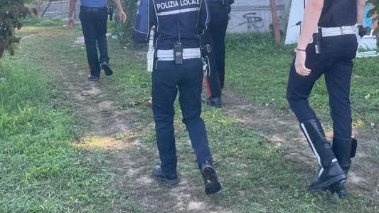 Tra tende e giacigli di fortuna: sette occupanti nell’area dismessa Tra tende e giacigli di fortuna: sette occupanti nell’area dismessa