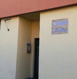 Legnano, ladri al Pd: rubata la targa della sede
