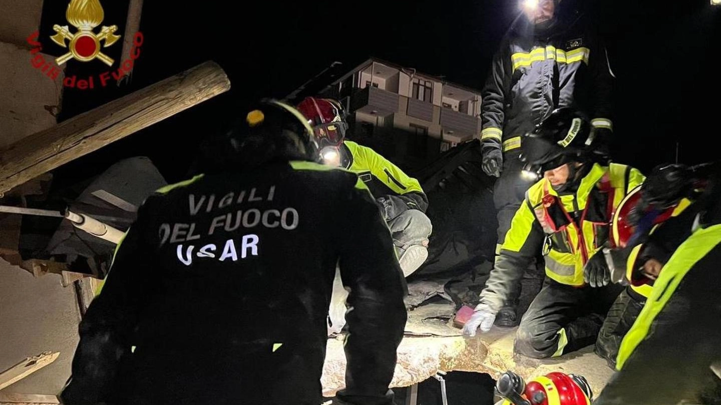 Vigili del fuoco italiani impegnati nei soccorsi per il terremoto in Turchia