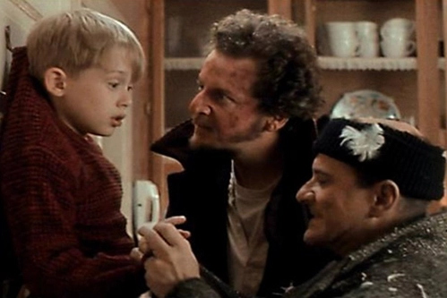 Una scena del film "Mamma ho perso l'aereo"