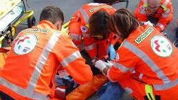 Due operai in ospedale  Pulivano un pozzo:  malore per entrambi