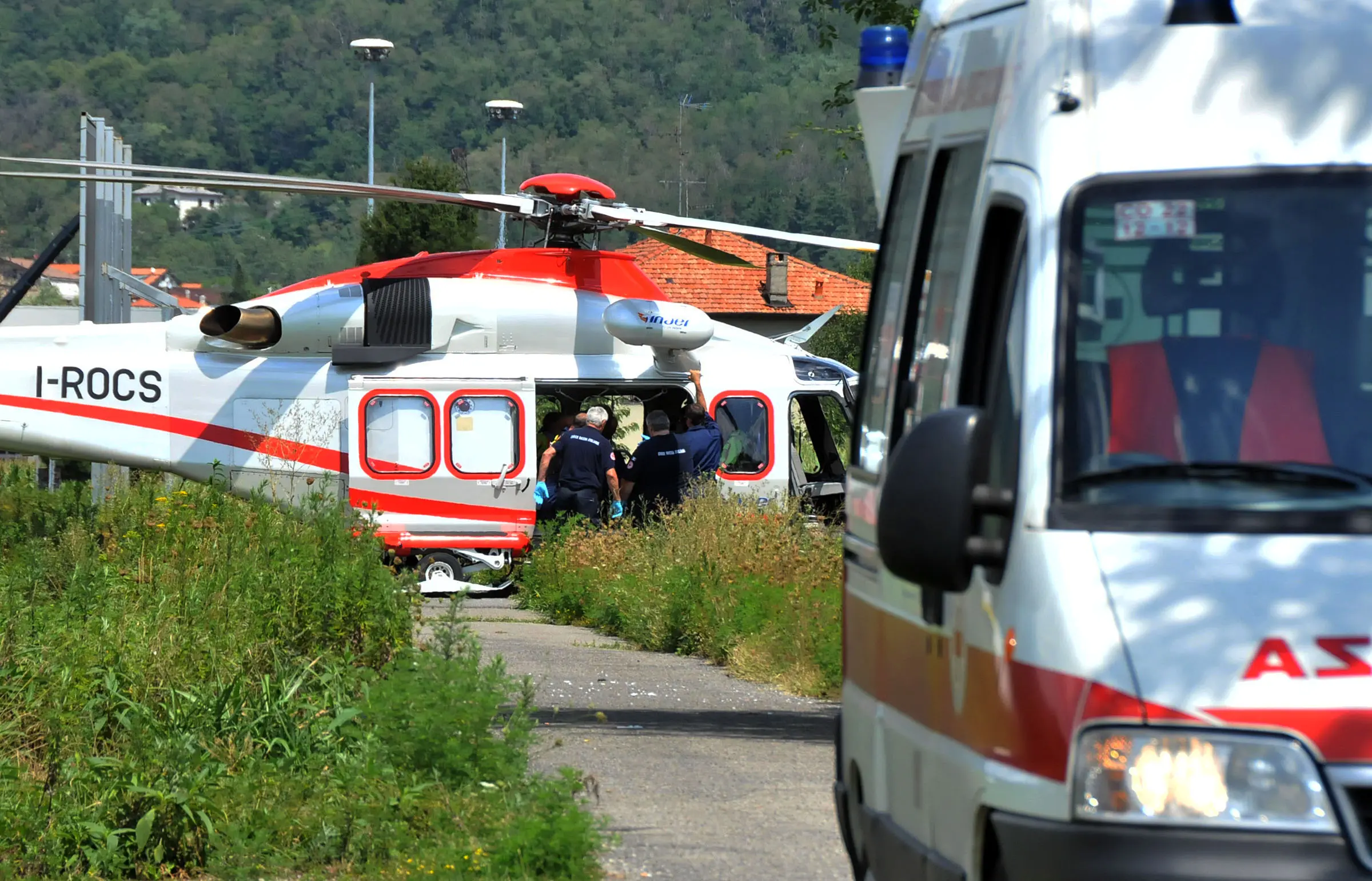Colpito da mobile, cade e batte la testa: grave 65enne a Seregno