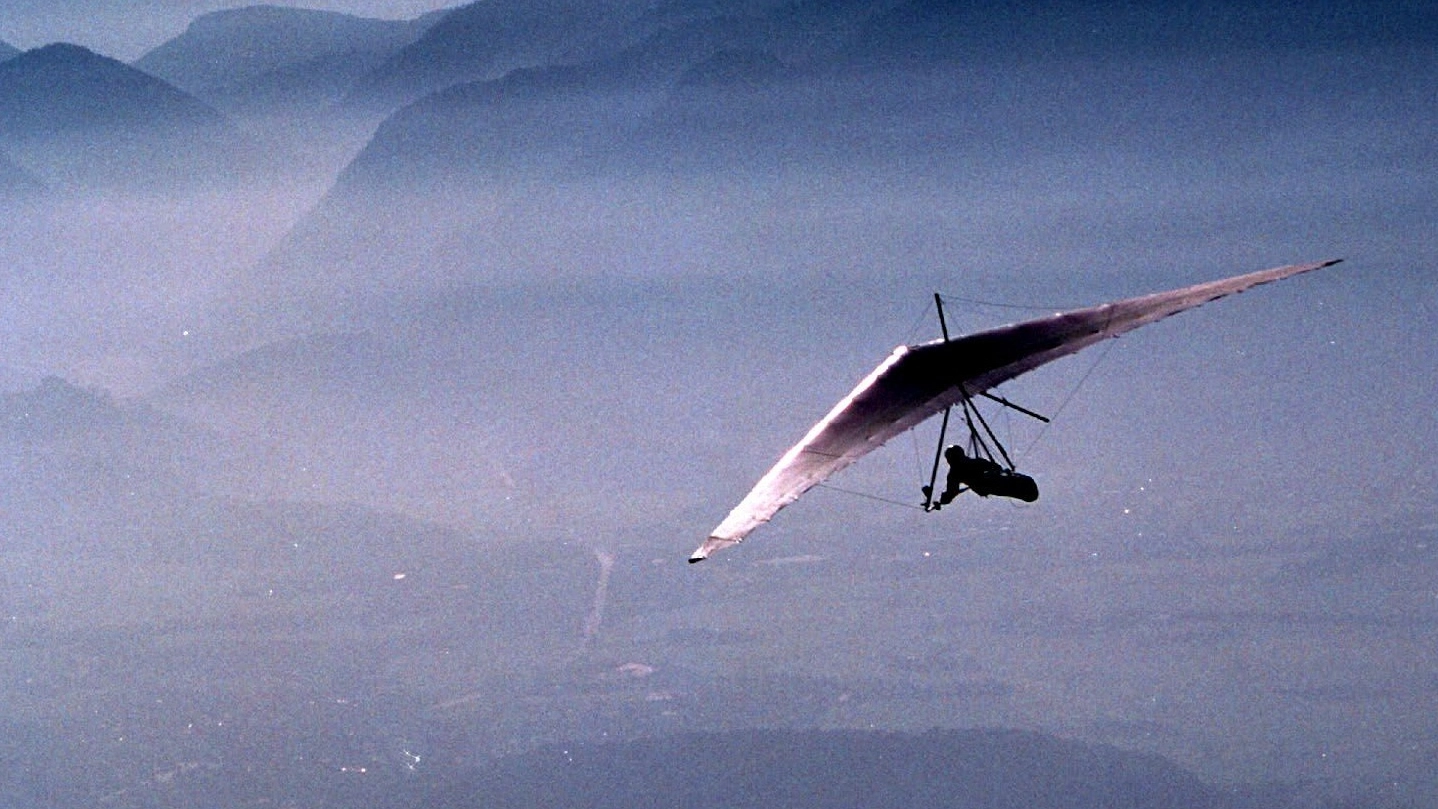 Un deltaplano in volo (foto di repertorio)