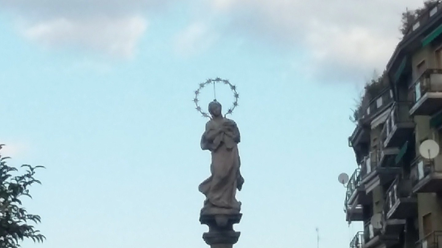 La statua della Castela