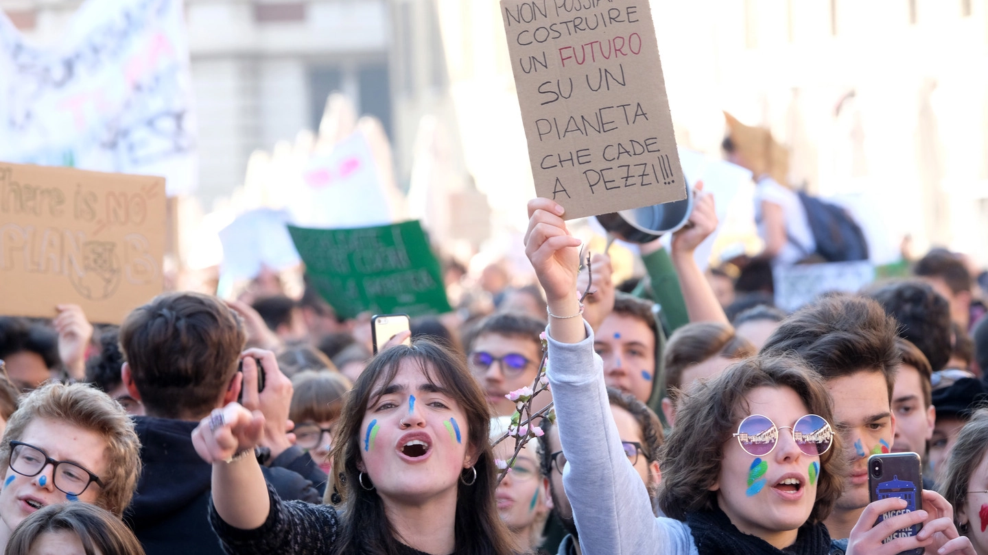 La manifestazione per il clima a Brescia
