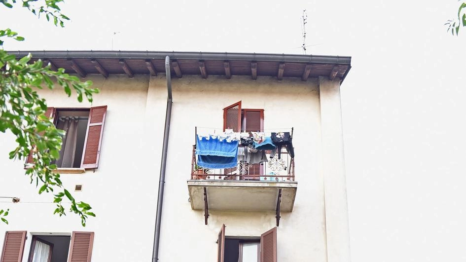 Si scatena l’inferno in casa. Quattro persone ustionate