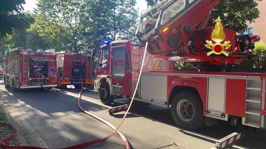 Il massiccio intervento dei Vigili del fuoco