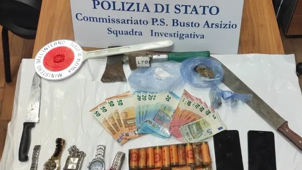 La droga e i soldi sequestrati La droga e i soldi sequestrati