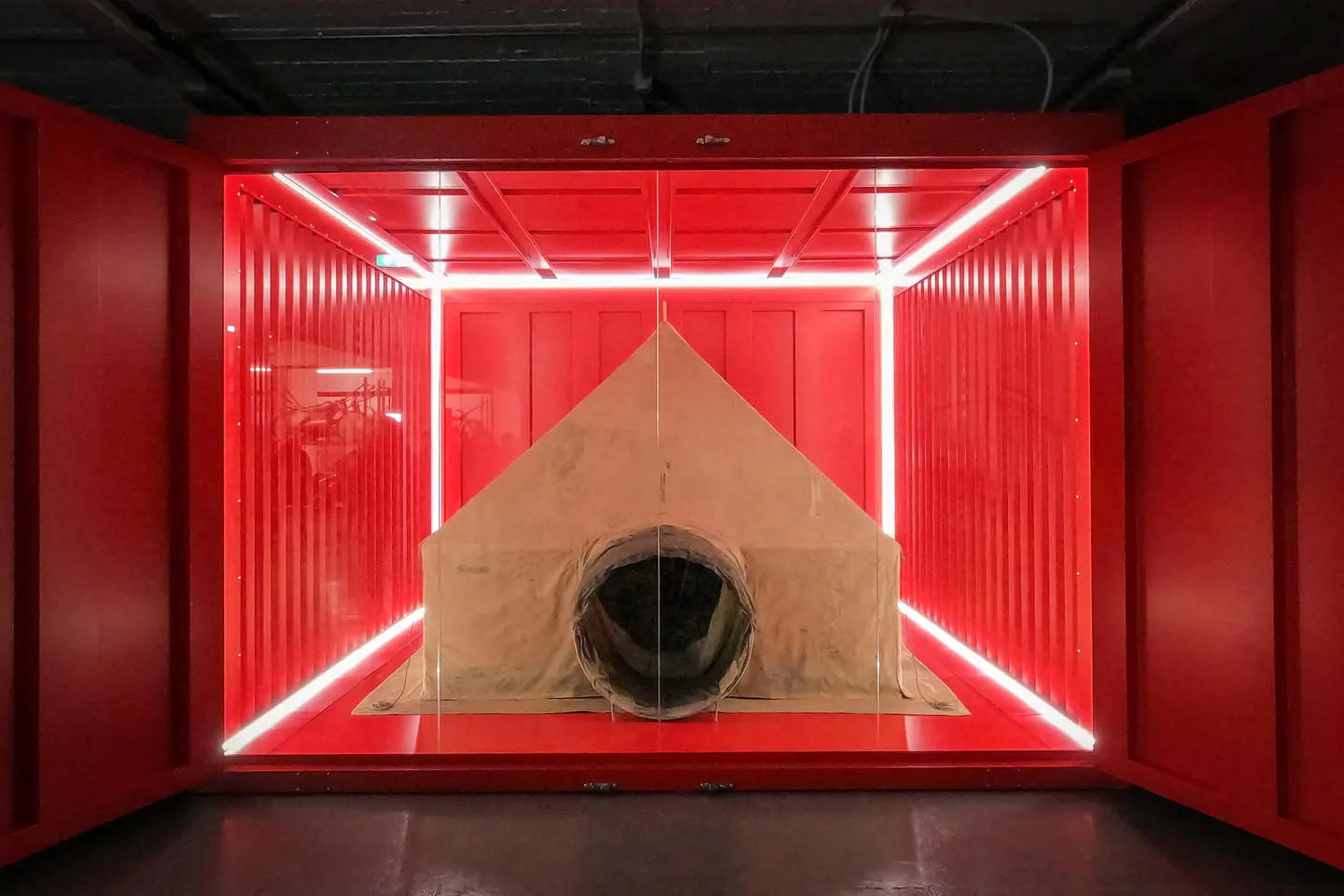 Milano, la Tenda Rossa della spedizione di Nobile restaurata: la storia e  le polemiche