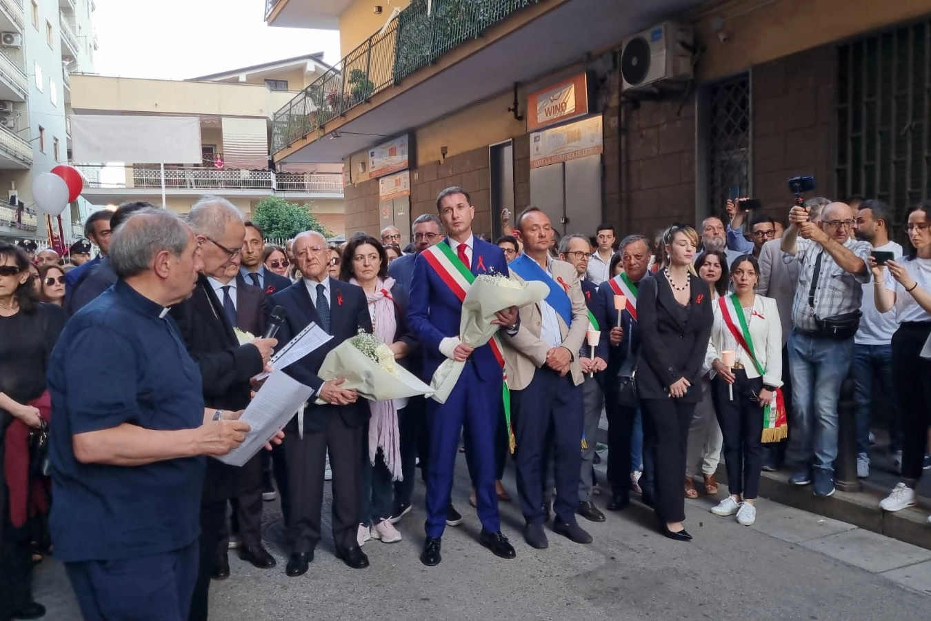 Un momento della fiaccolata a Sant'Antimo in ricordo di Giulia Tramontano uccisa dal suo compagno, Alessandro Impagnatiello a Senago